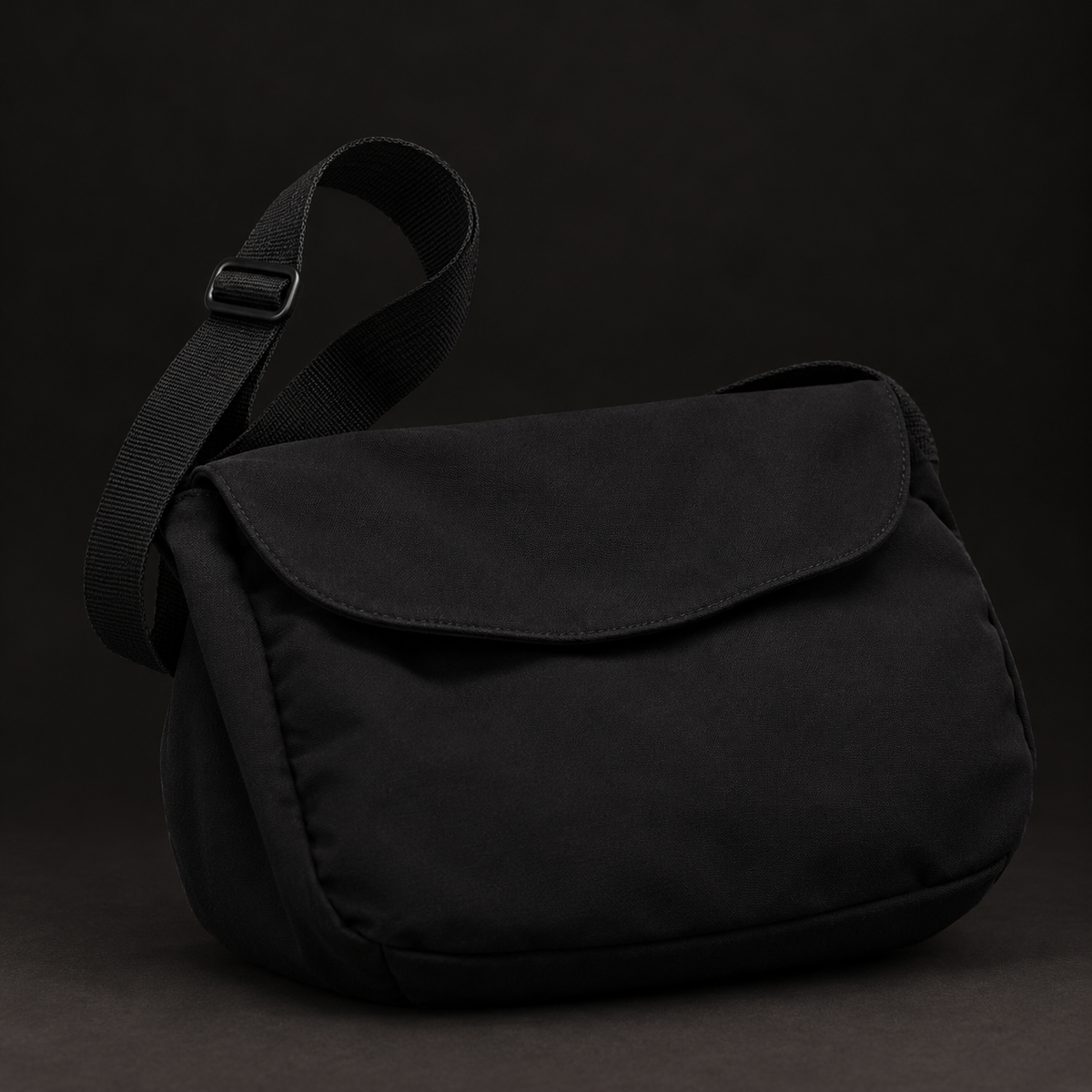 Elisa | Bolso bandolera de nailon con botón magnético