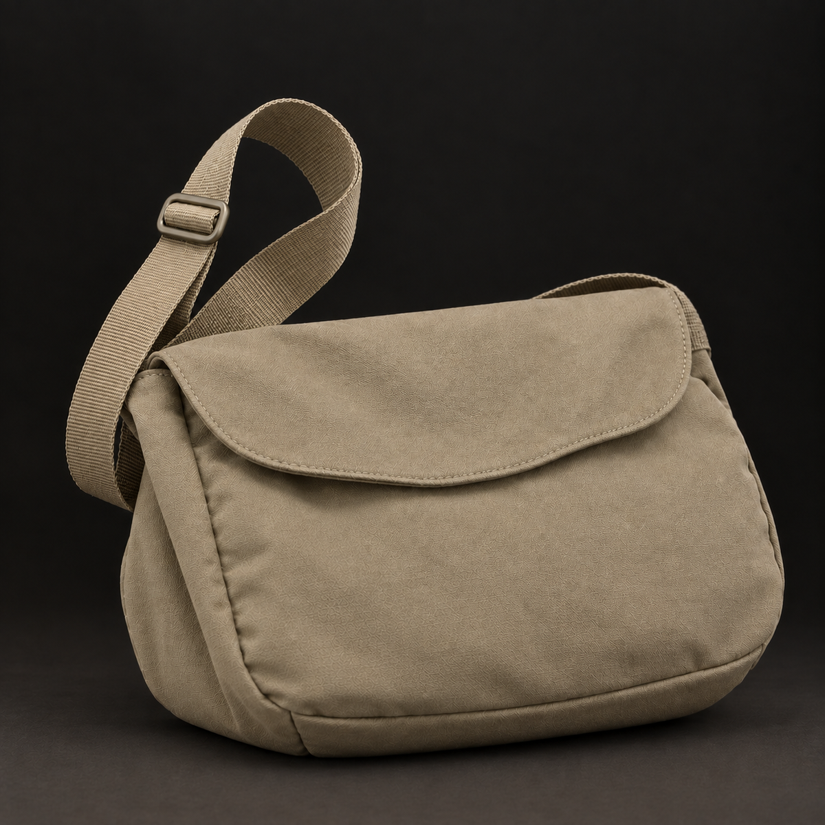 Elisa | Bolso bandolera de nailon con botón magnético